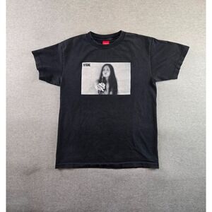 V/SUAL T-shirt Mens M Black Hot Girl Blowing Joint Short Sleeve Tee Streetwear